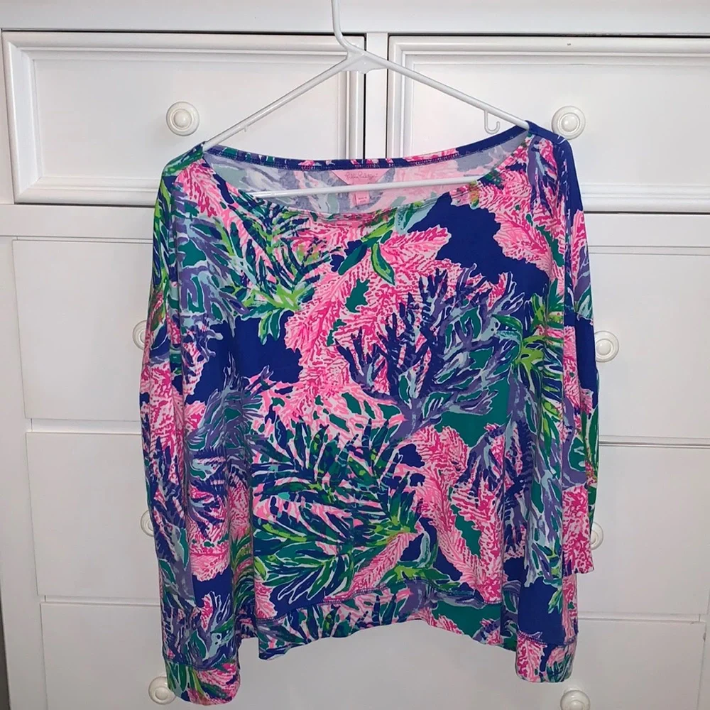 Lilly Pulitzer Long Sleeve Top💐⭐️🤸♀️ - Picture 1 of 4